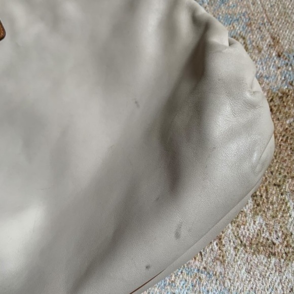 Celine crossbody, beautiful buttery ivory leather - Picture 6 of 13